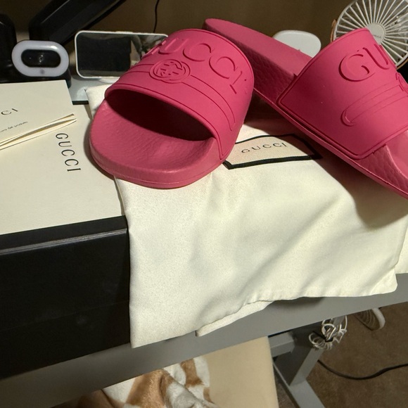 Gucci Vibrant Pink Slides - Picture 1 of 3